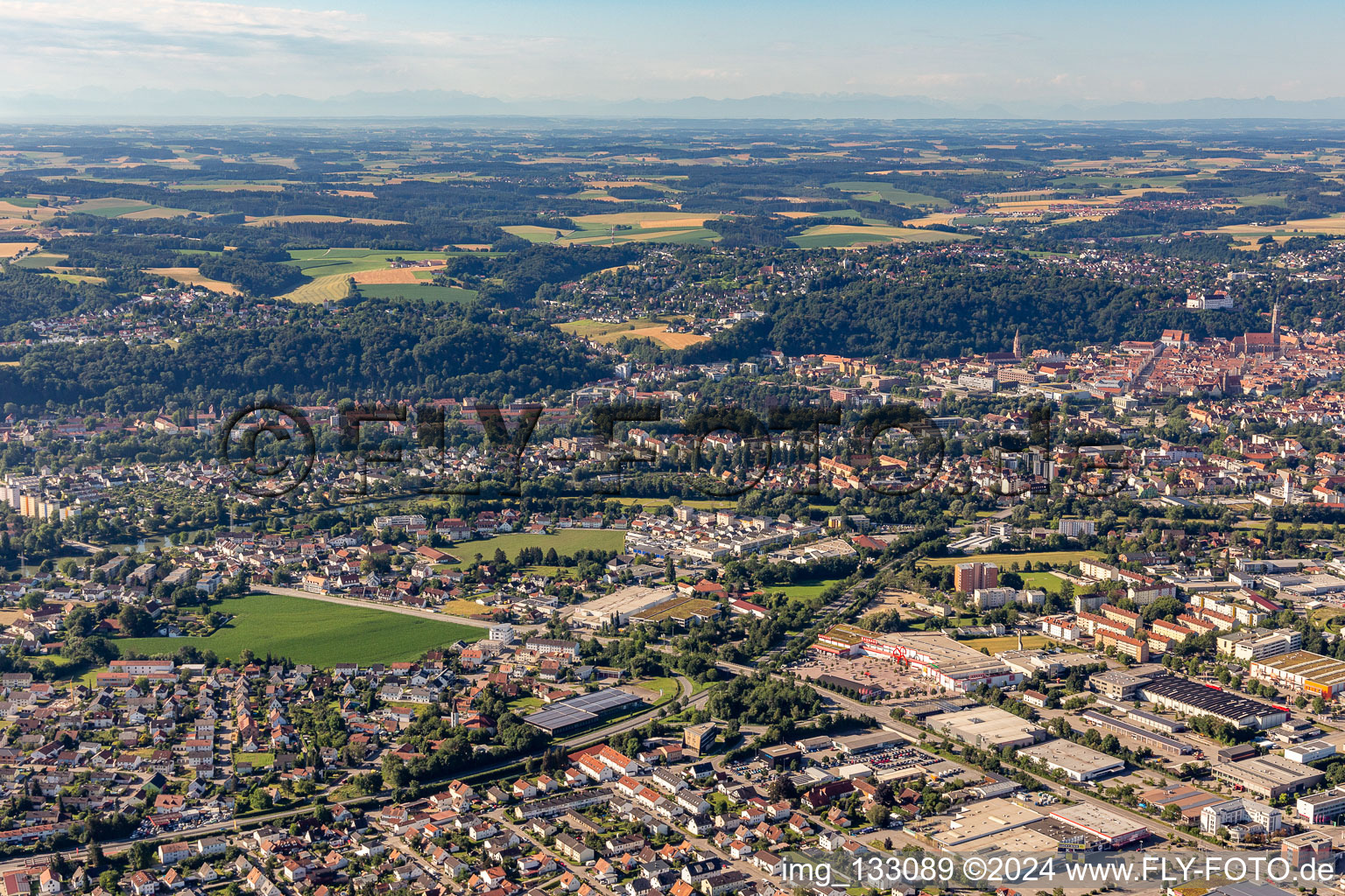 Vue aérienne de Quartier Piflas in Landshut dans le département Bavière, Allemagne