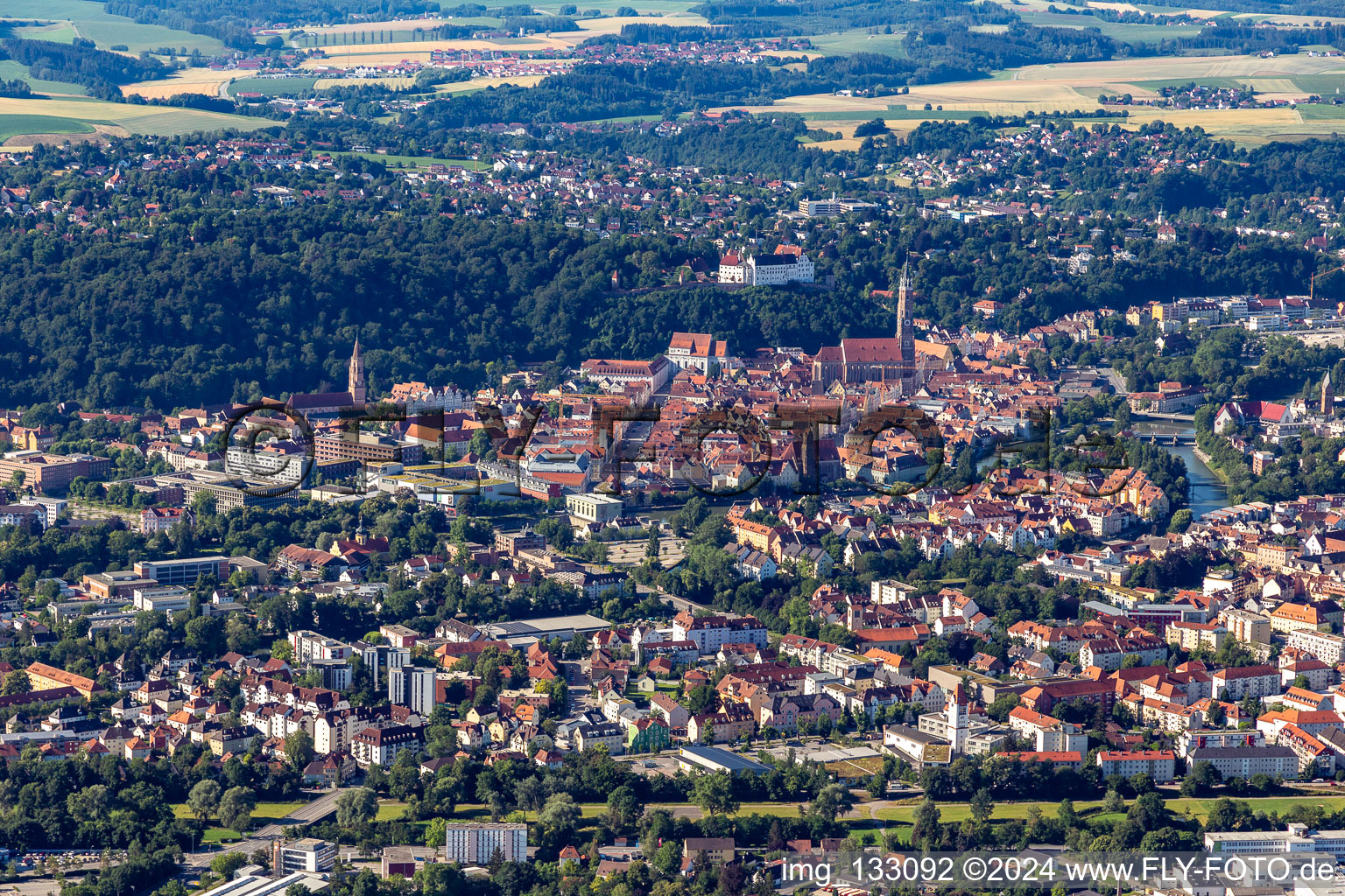 Photographie aérienne de Nouvelle ville et vieille ville Landshut à Landshut dans le département Bavière, Allemagne