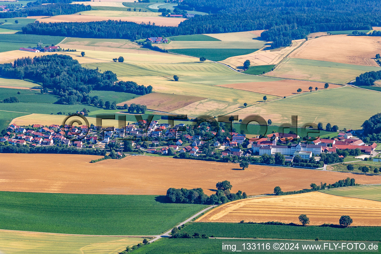 Vue aérienne de Quartier Oberroning in Rottenburg an der Laaber dans le département Bavière, Allemagne