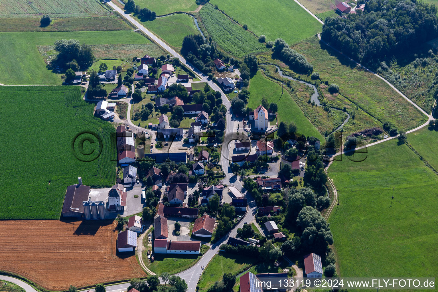 Vue aérienne de Quartier Hebramsdorf in Neufahrn in Niederbayern dans le département Bavière, Allemagne