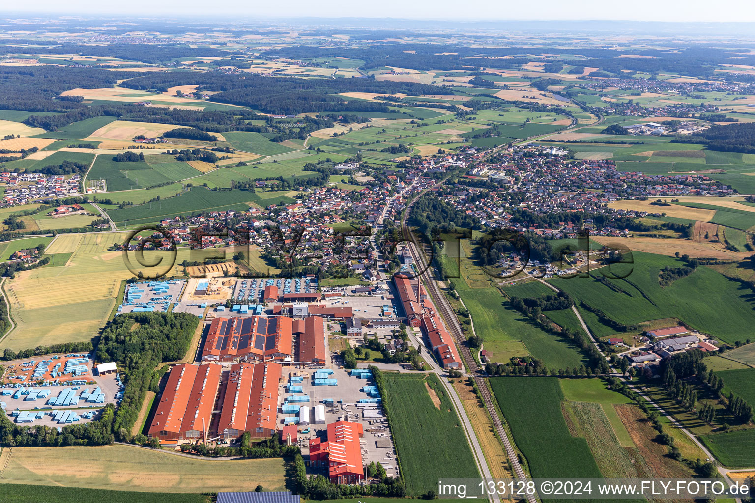 Photographie aérienne de Zone commerciale Neufahrn-Süd avec ERLUS AG à le quartier Neufahrn in  NB in Neufahrn in Niederbayern dans le département Bavière, Allemagne