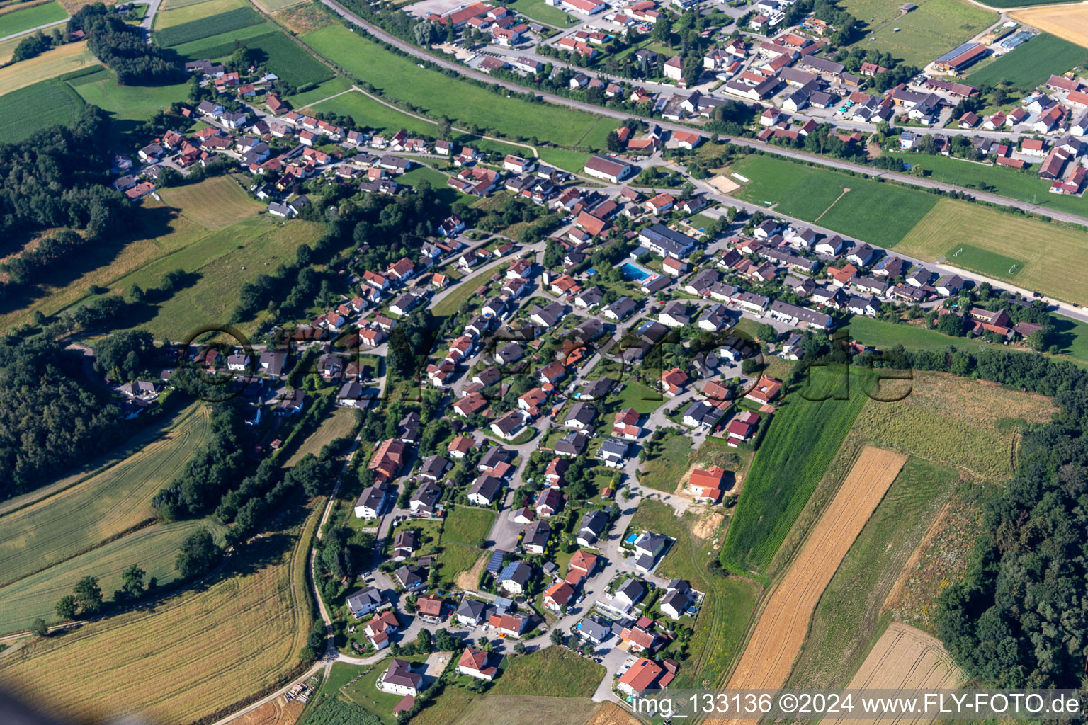 Vue aérienne de Jelenkofen à le quartier Prinkofen in Ergoldsbach dans le département Bavière, Allemagne