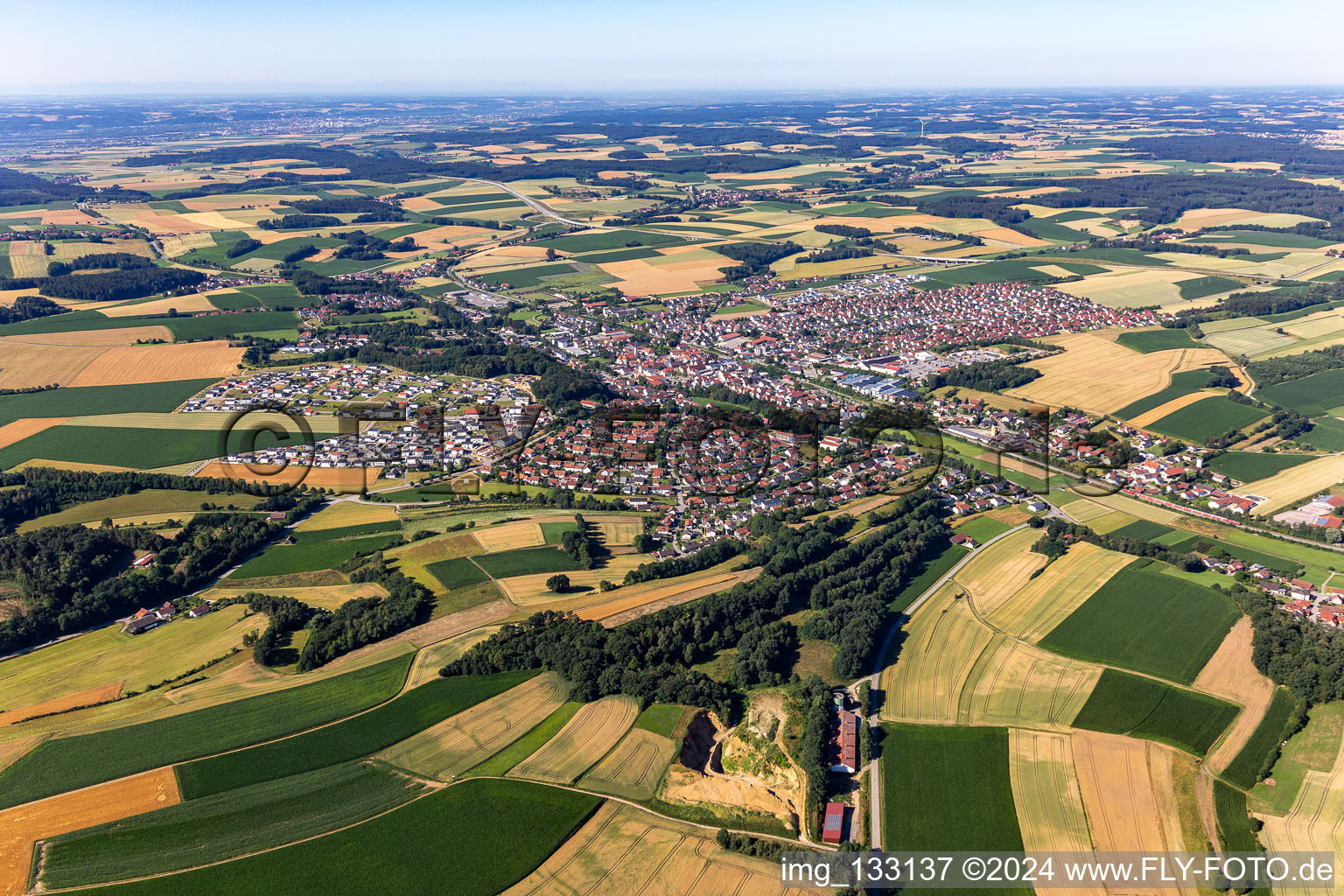 Vue aérienne de Quartier Unterdörnbach in Ergoldsbach dans le département Bavière, Allemagne