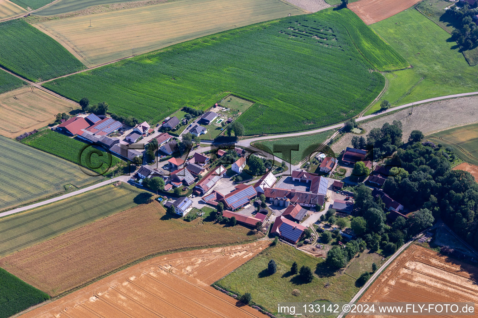 Vue aérienne de Landau à le quartier Feuchten in Bayerbach bei Ergoldsbach dans le département Bavière, Allemagne