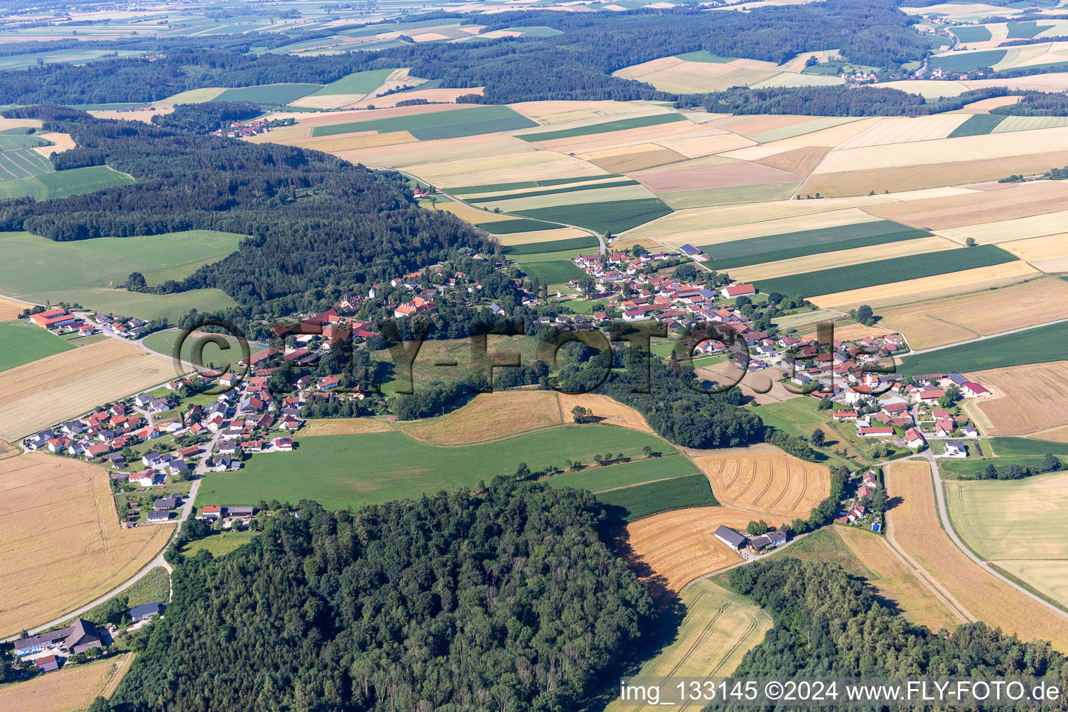 Vue aérienne de Quartier Oberköllnbach in Postau dans le département Bavière, Allemagne