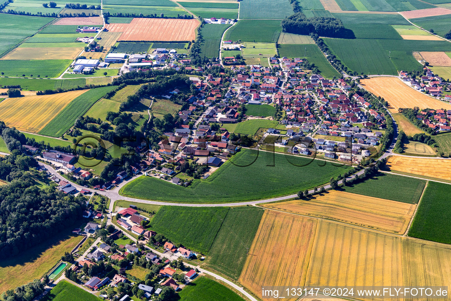 Vue aérienne de Quartier Hinzlbach in Weng dans le département Bavière, Allemagne