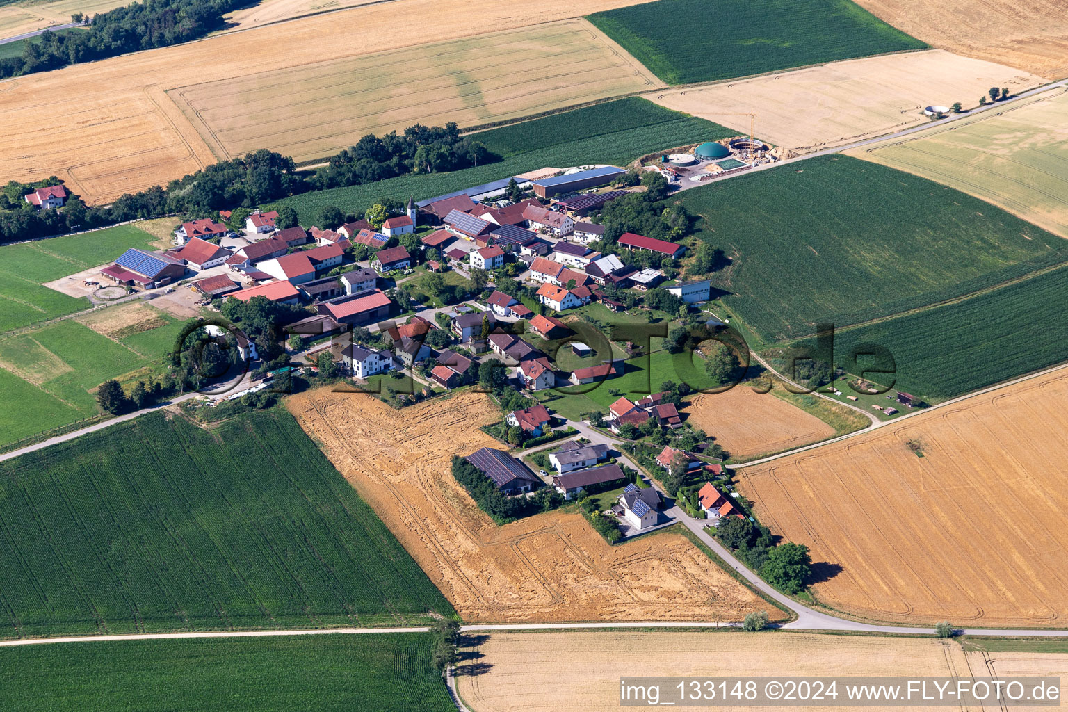 Vue aérienne de Quartier Moosberg in Weng dans le département Bavière, Allemagne