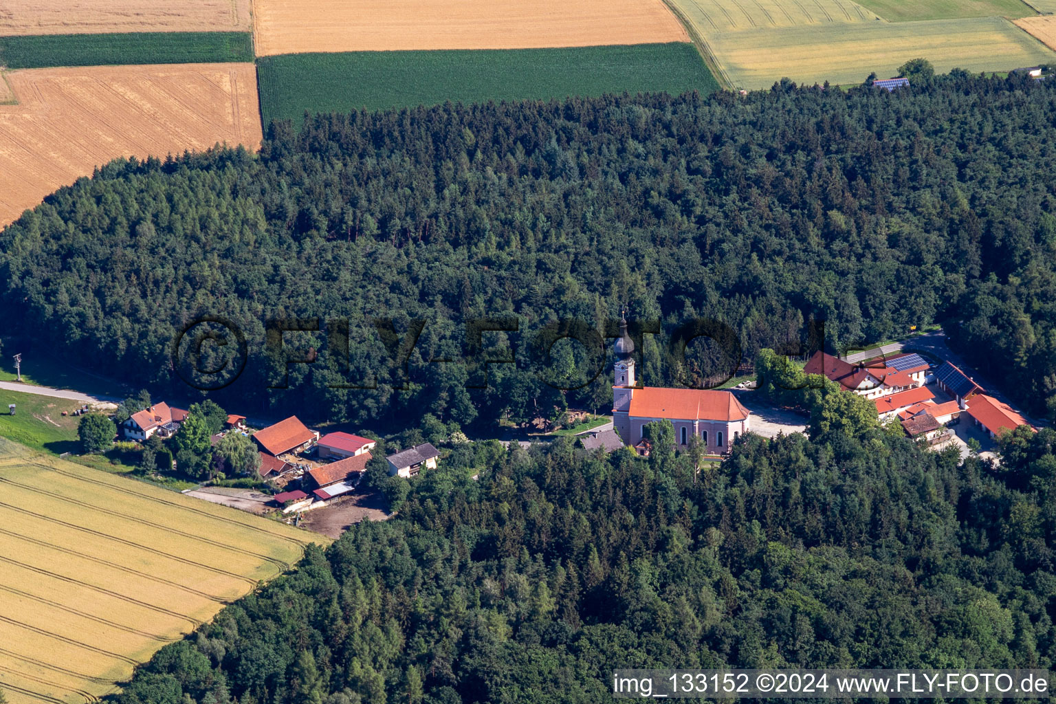 Photographie aérienne de Église de pèlerinage de la Sainte Trinité - Moosthenning à le quartier Rimbach in Moosthenning dans le département Bavière, Allemagne