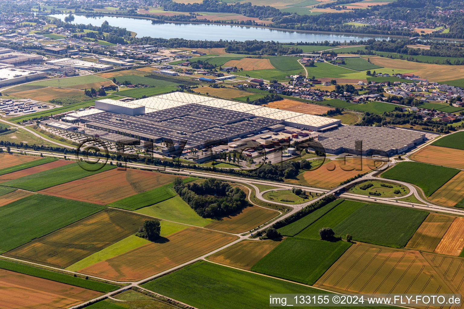 Vue aérienne de Centre dynamique BMW Factory 2.70 et 2.71 à le quartier Höfen in Dingolfing dans le département Bavière, Allemagne