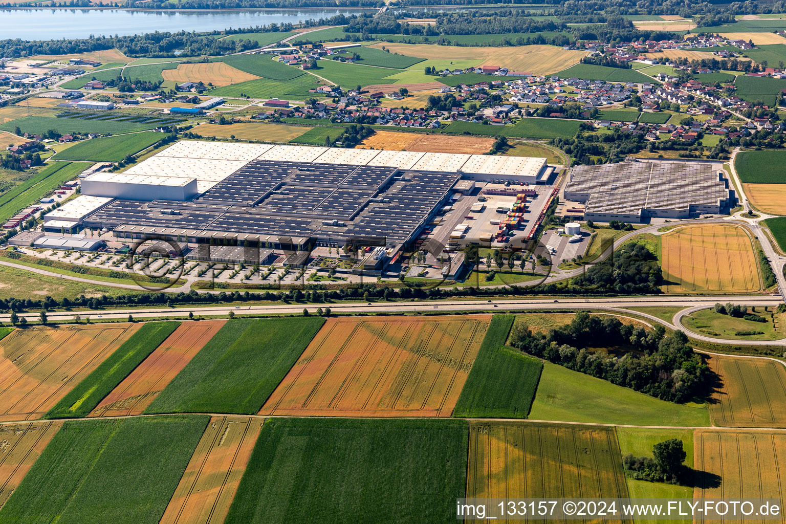 Vue aérienne de Centre dynamique BMW Factory 2.70 et 2.71 à le quartier Höfen in Dingolfing dans le département Bavière, Allemagne