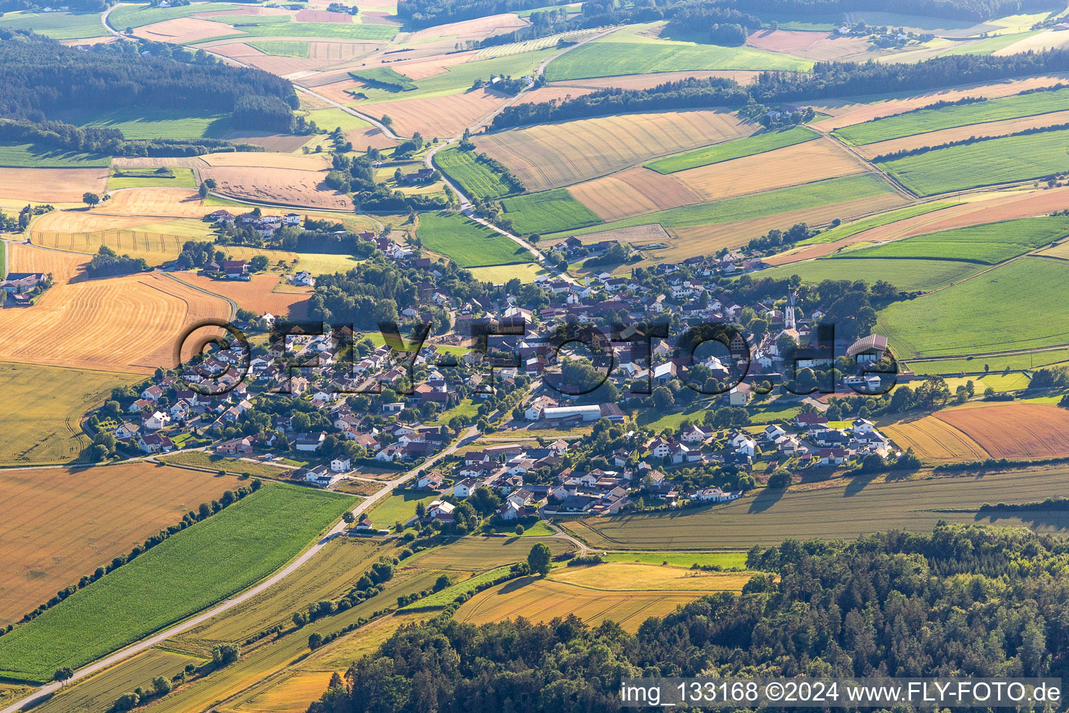 Vue aérienne de Quartier Ottering in Moosthenning dans le département Bavière, Allemagne