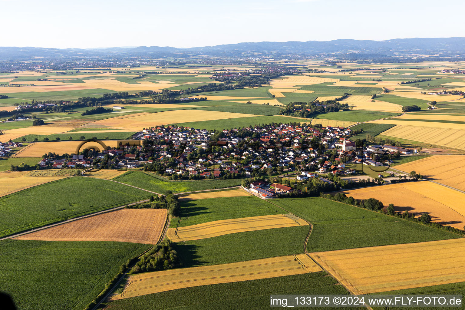 Vue aérienne de Quartier Oberpiebing in Salching dans le département Bavière, Allemagne