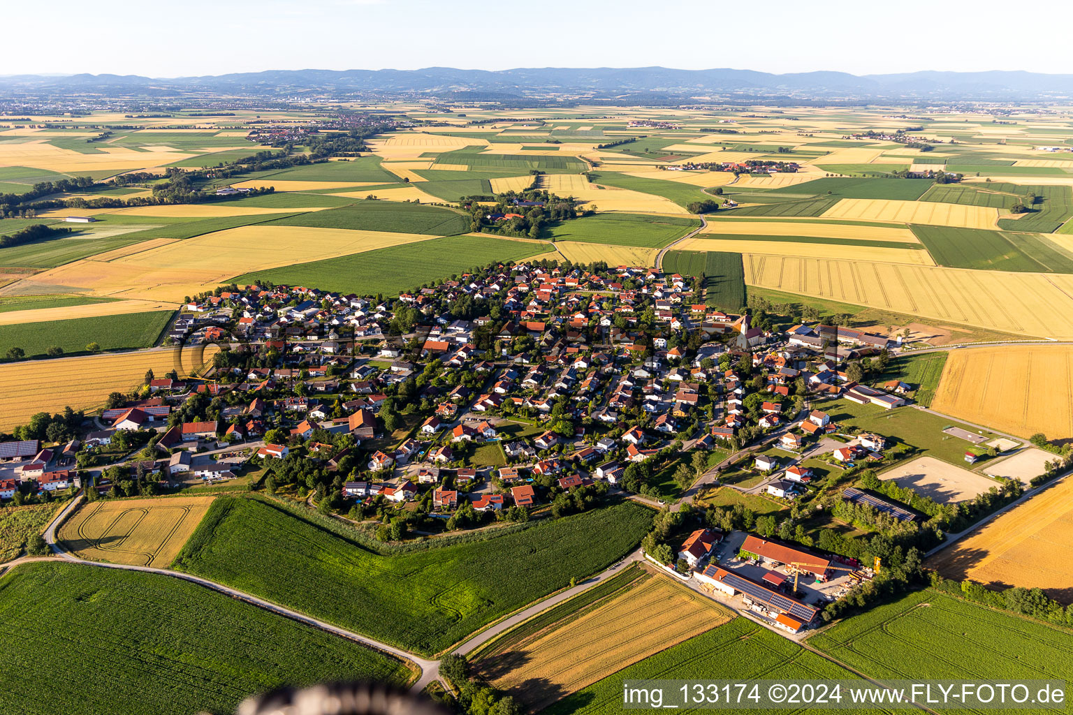 Vue aérienne de Quartier Oberpiebing in Salching dans le département Bavière, Allemagne