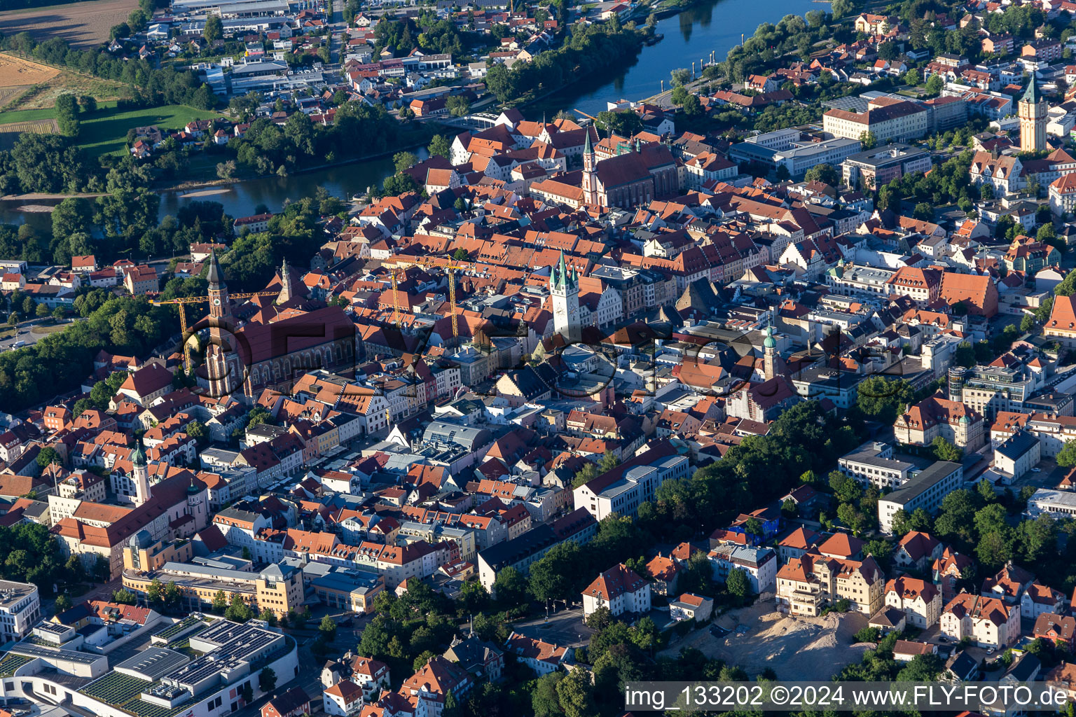 Vue aérienne de Vieille ville à le quartier Frauenbründl in Straubing dans le département Bavière, Allemagne