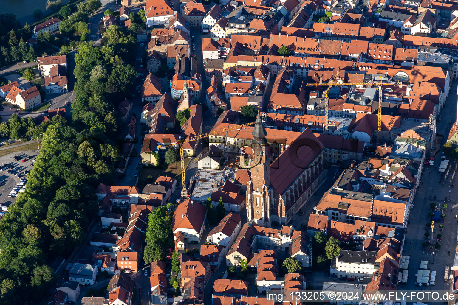 Vue aérienne de Basilique Saint-Jacob à Straubing dans le département Bavière, Allemagne