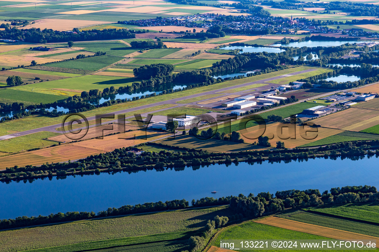 Photographie aérienne de Aérodrome de Straubing-Wallmühle à Atting dans le département Bavière, Allemagne