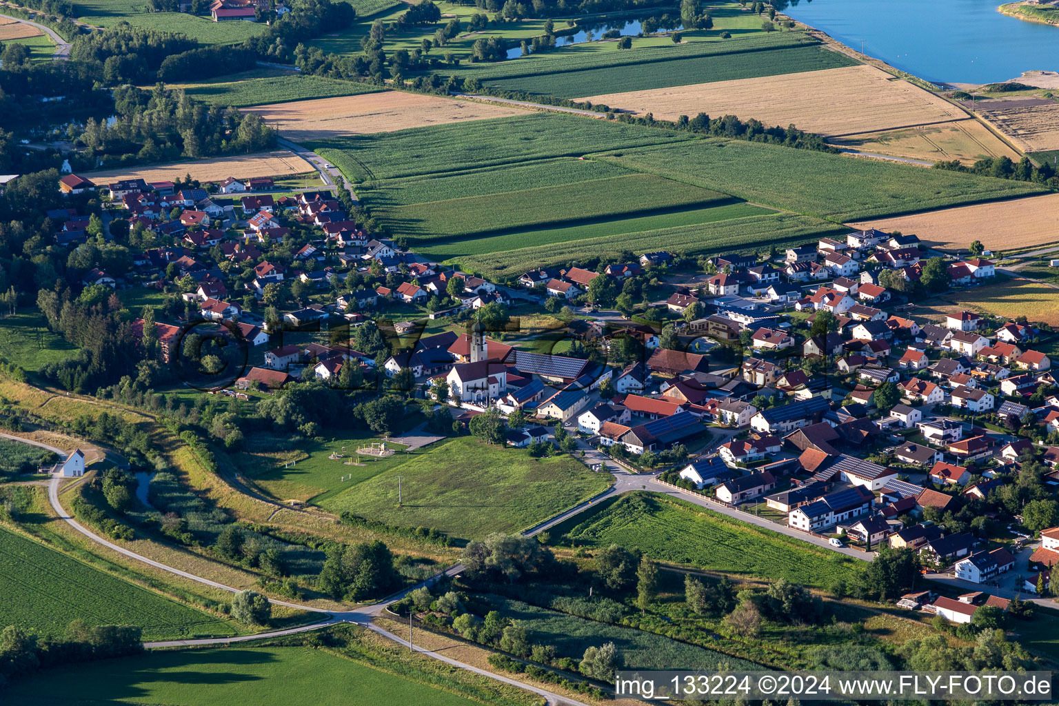 Vue aérienne de Église à Kößnach à le quartier Kößnach in Kirchroth dans le département Bavière, Allemagne