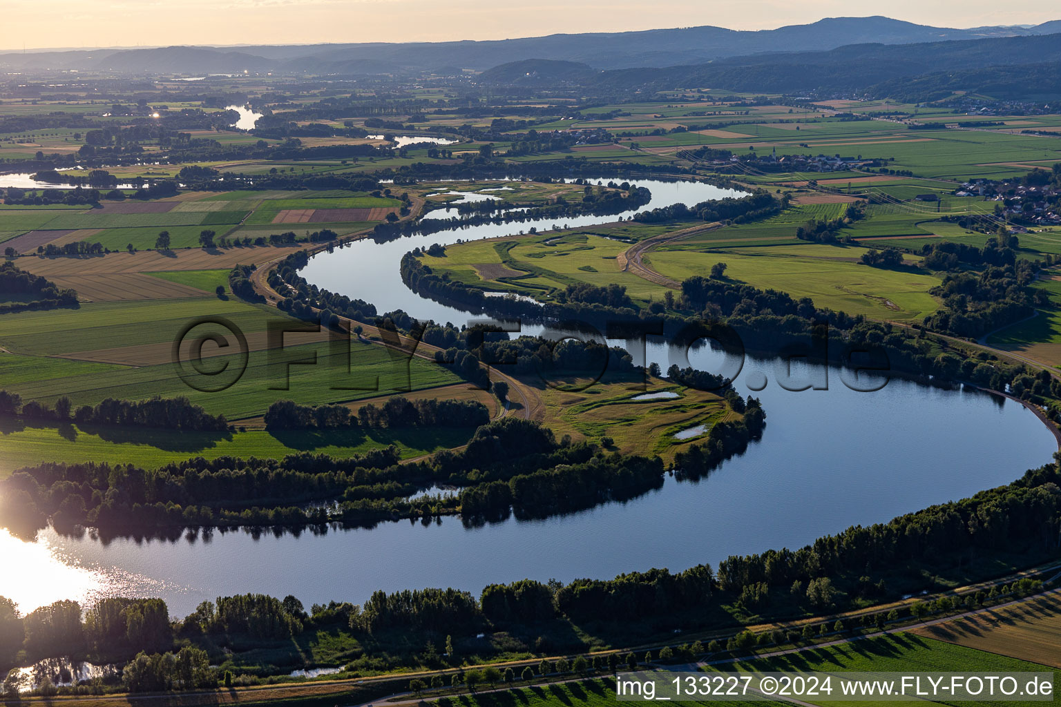 Vue aérienne de Boucles du Danube à le quartier Oberzeitldorn in Kirchroth dans le département Bavière, Allemagne