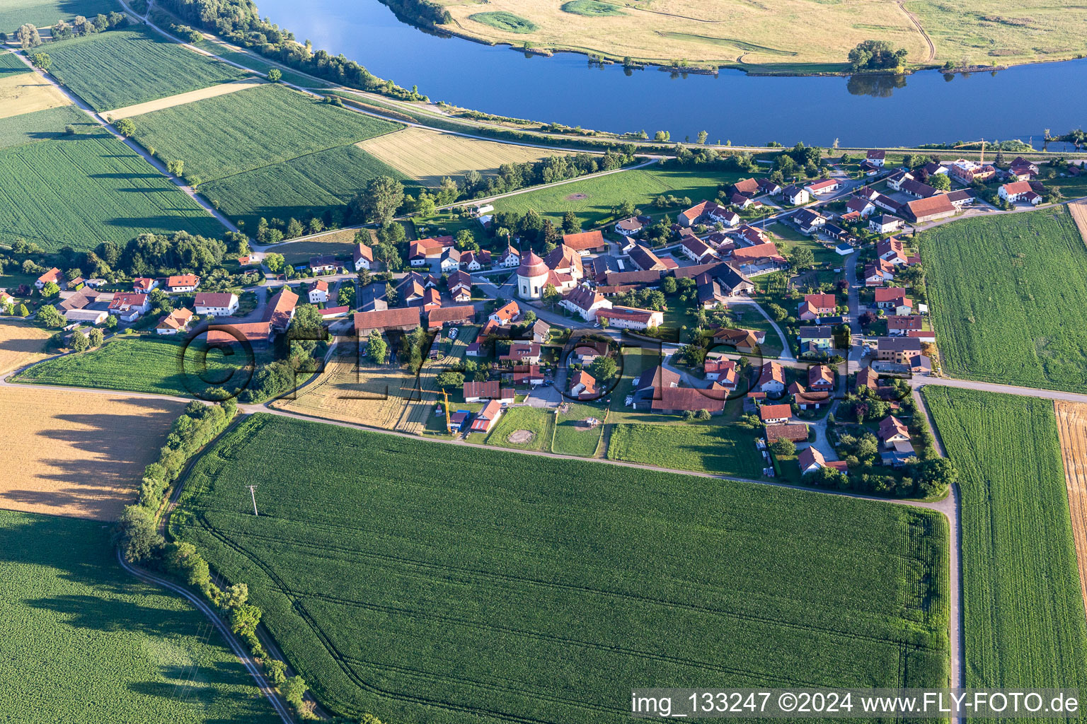 Photographie aérienne de Église de pèlerinage du Saint-Sang à Niederachdorf à le quartier Niederachdorf in Kirchroth dans le département Bavière, Allemagne