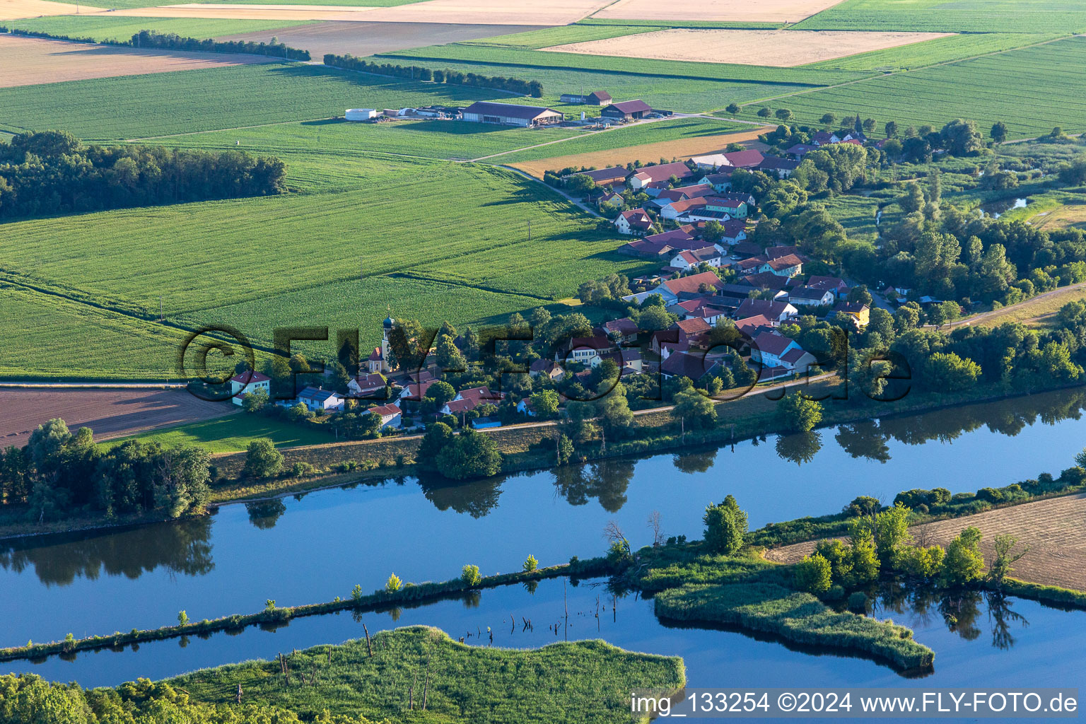 Vue aérienne de Quartier Gmünd in Pfatter dans le département Bavière, Allemagne