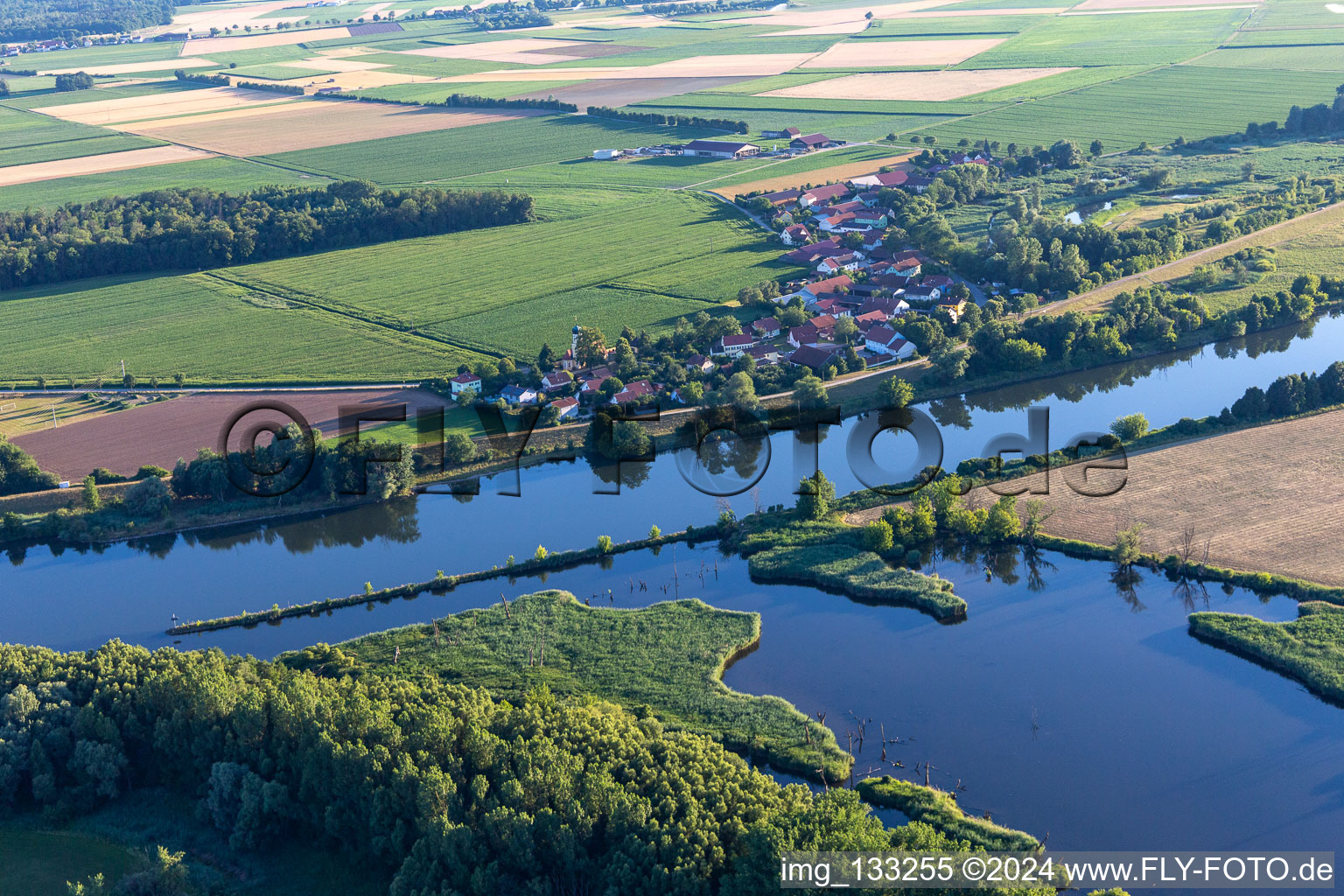 Vue aérienne de Quartier Gmünd in Pfatter dans le département Bavière, Allemagne