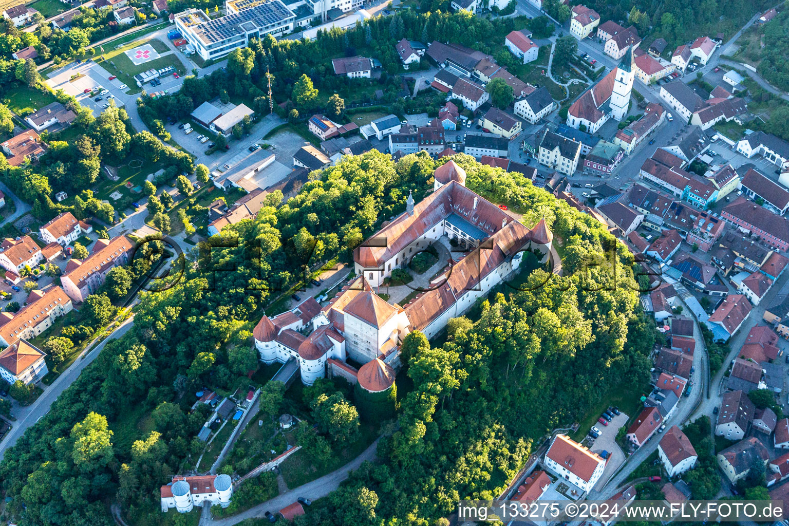 Seniors professionnels au château de Wörth à le quartier Hungersdorf in Wörth an der Donau dans le département Bavière, Allemagne vue d'en haut