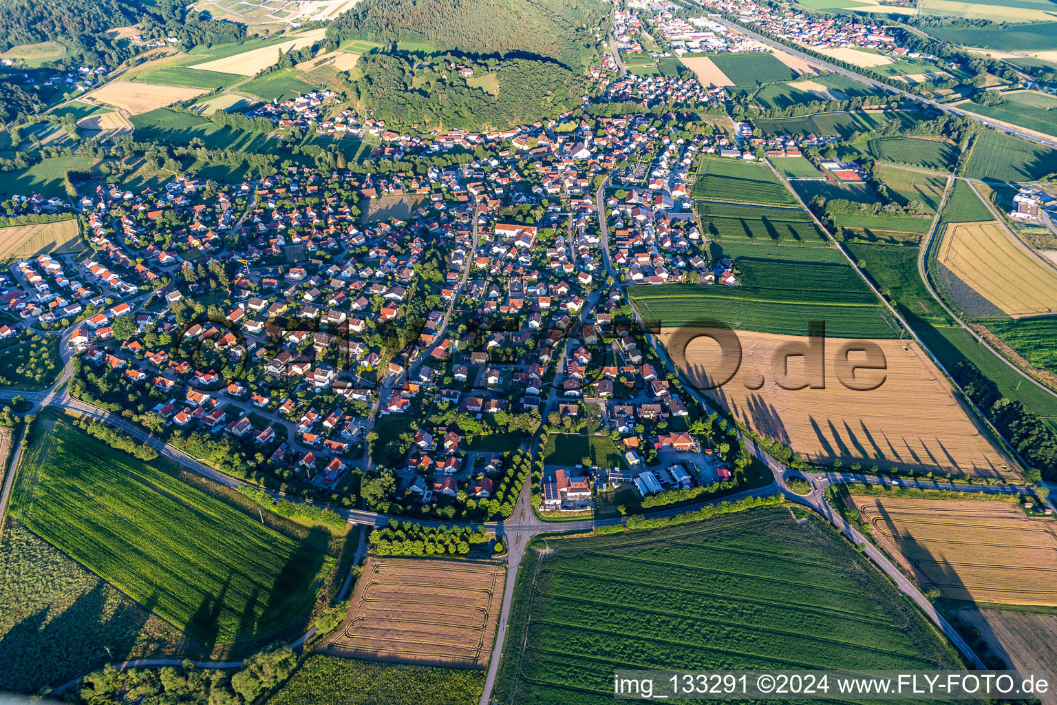 Vue aérienne de Quartier Waffenschmiede in Wiesent dans le département Bavière, Allemagne