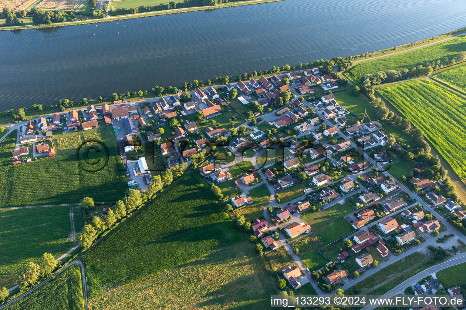 Vue aérienne de Quartier Frenghofen in Bach an der Donau dans le département Bavière, Allemagne