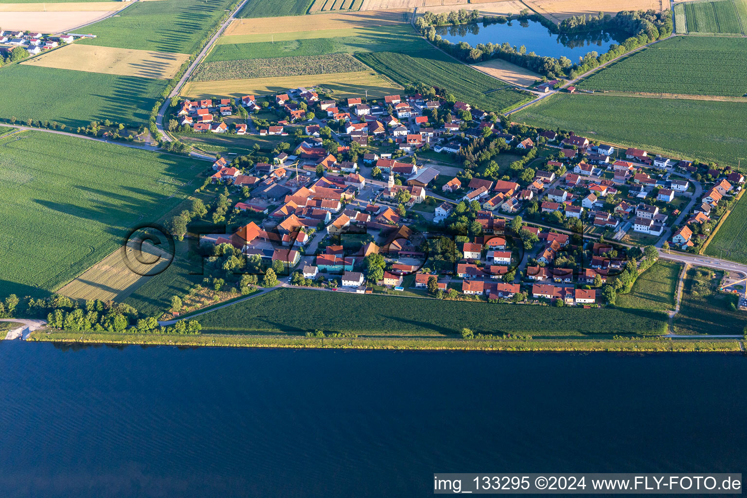 Vue aérienne de Quartier Illkofen in Barbing dans le département Bavière, Allemagne