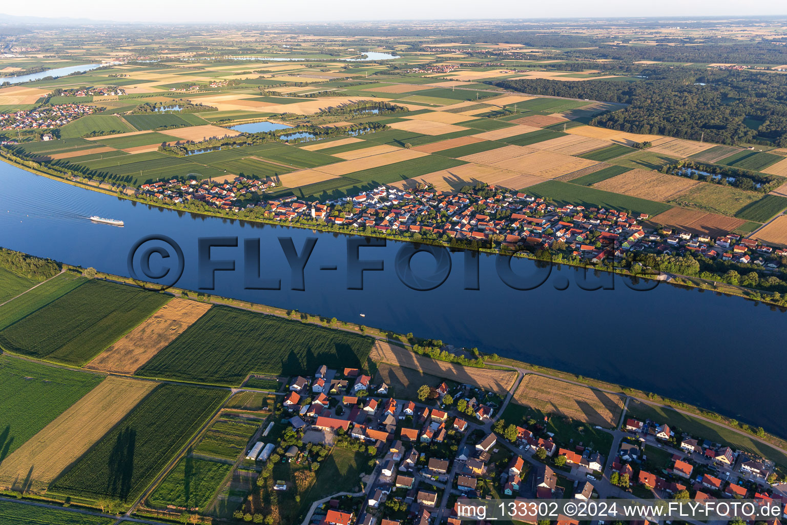 Vue aérienne de Quartier Friesheim in Barbing dans le département Bavière, Allemagne