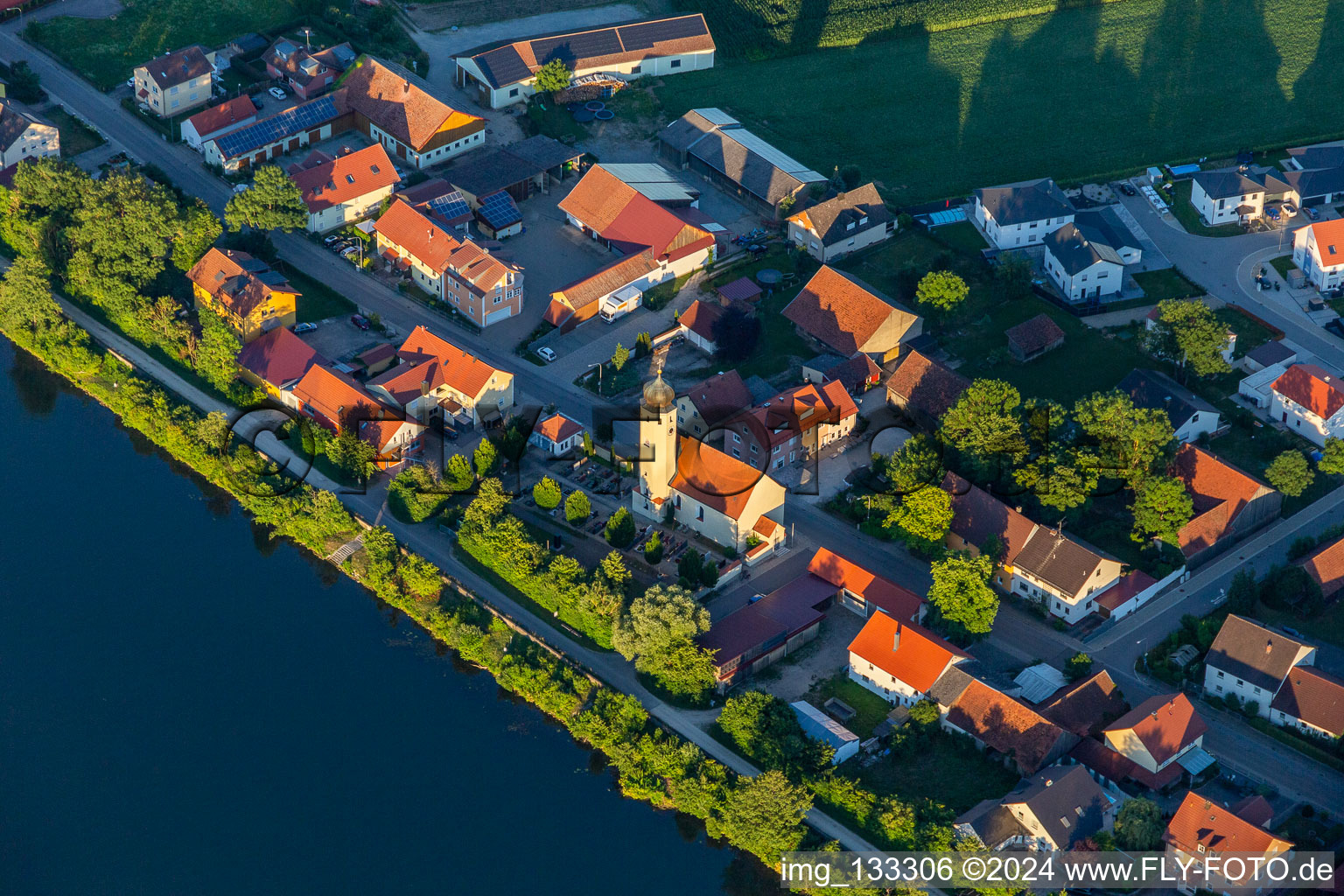 Vue aérienne de Friesheim à le quartier Demling in Bach an der Donau dans le département Bavière, Allemagne