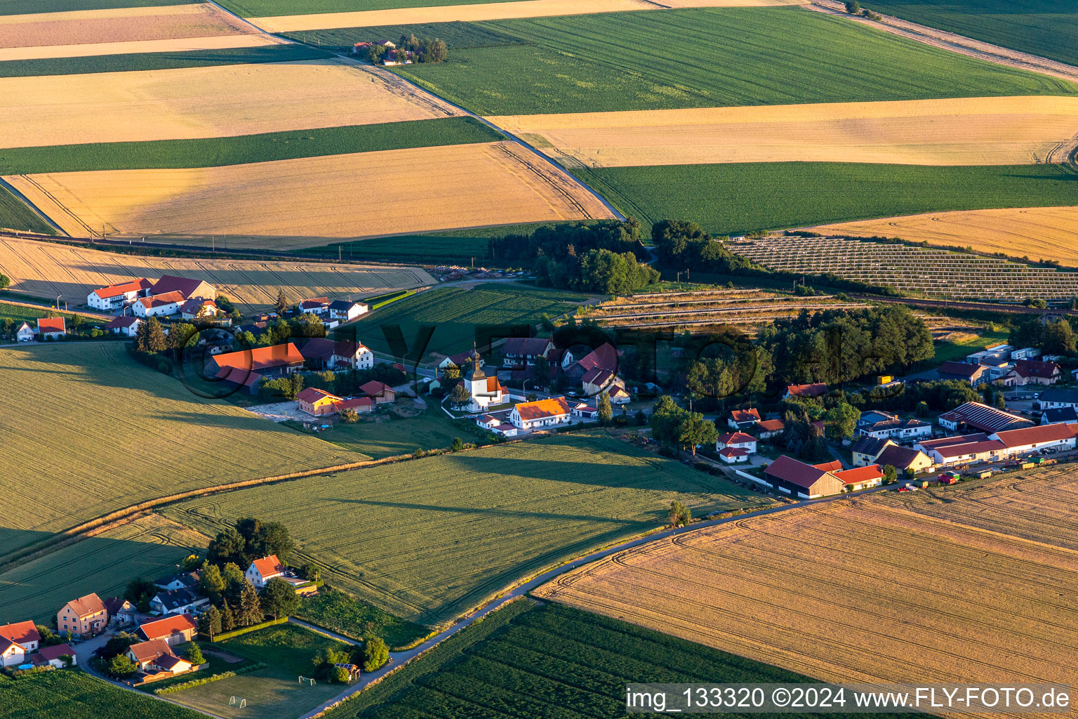 Vue aérienne de Quartier Ehring in Riekofen dans le département Bavière, Allemagne