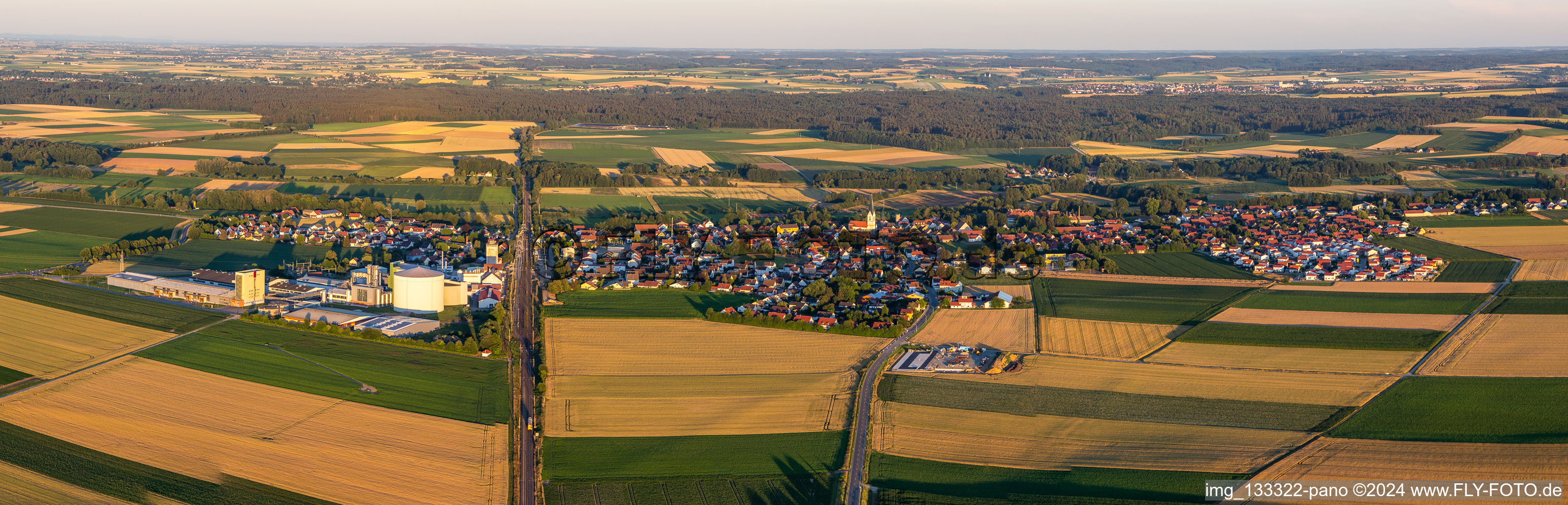 Vue aérienne de Panorama à Sünching dans le département Bavière, Allemagne