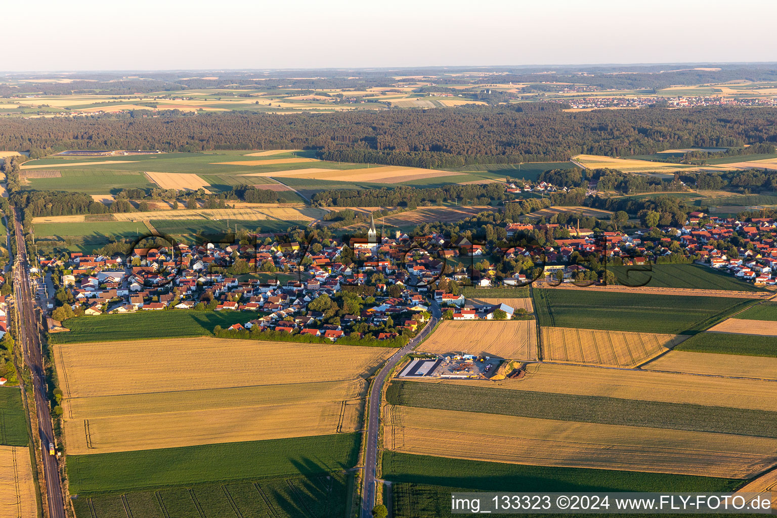 Vue aérienne de Sünching dans le département Bavière, Allemagne