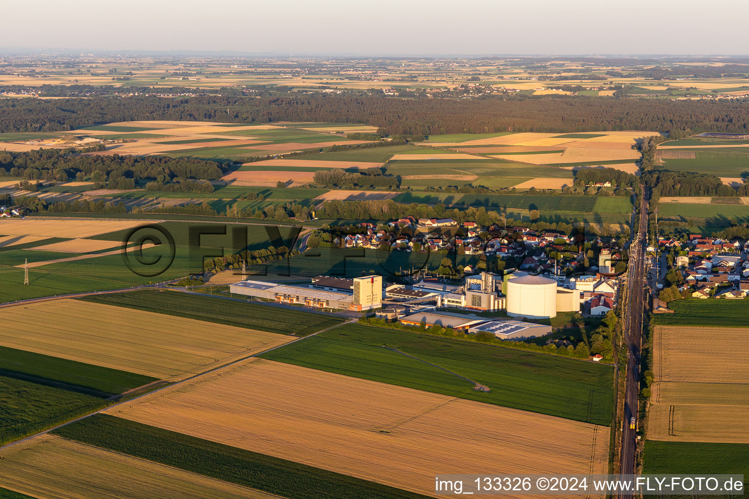 Vue aérienne de Zone industrielle de Südstarke à Sünching dans le département Bavière, Allemagne