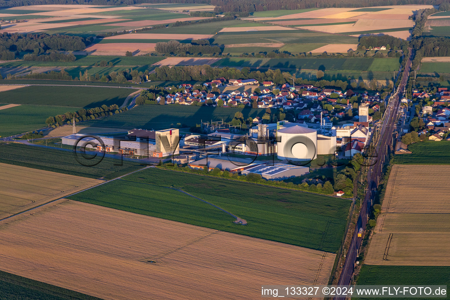 Vue aérienne de Zone industrielle de Südstarke à Sünching dans le département Bavière, Allemagne