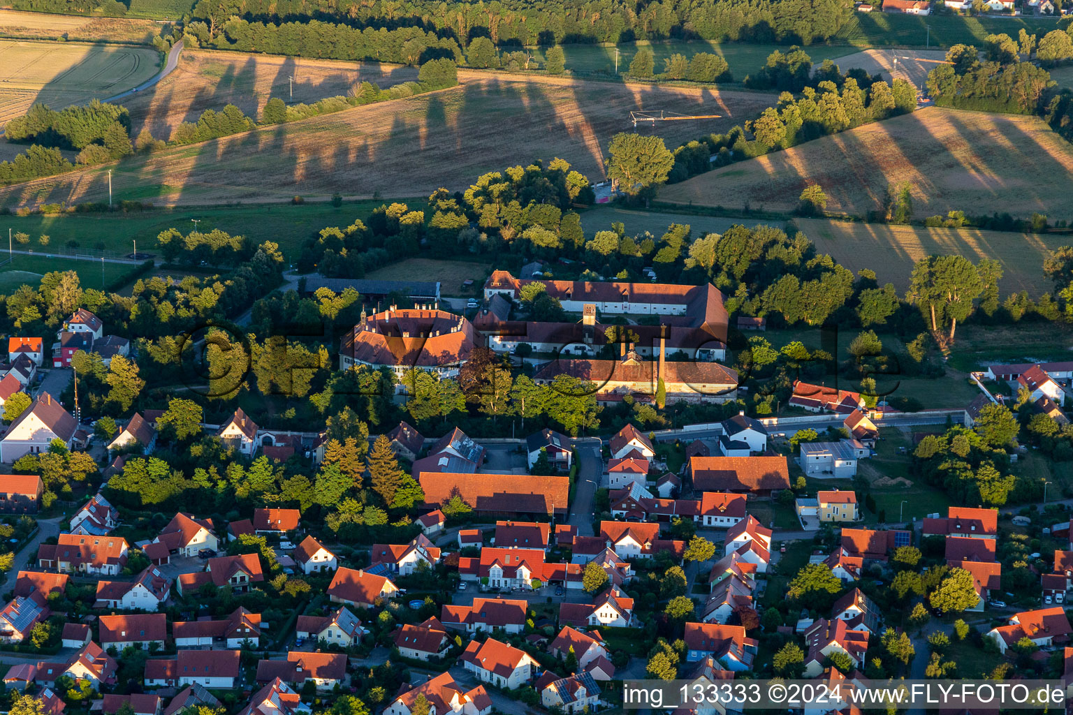 Vue aérienne de Verrouiller Sünching à Sünching dans le département Bavière, Allemagne