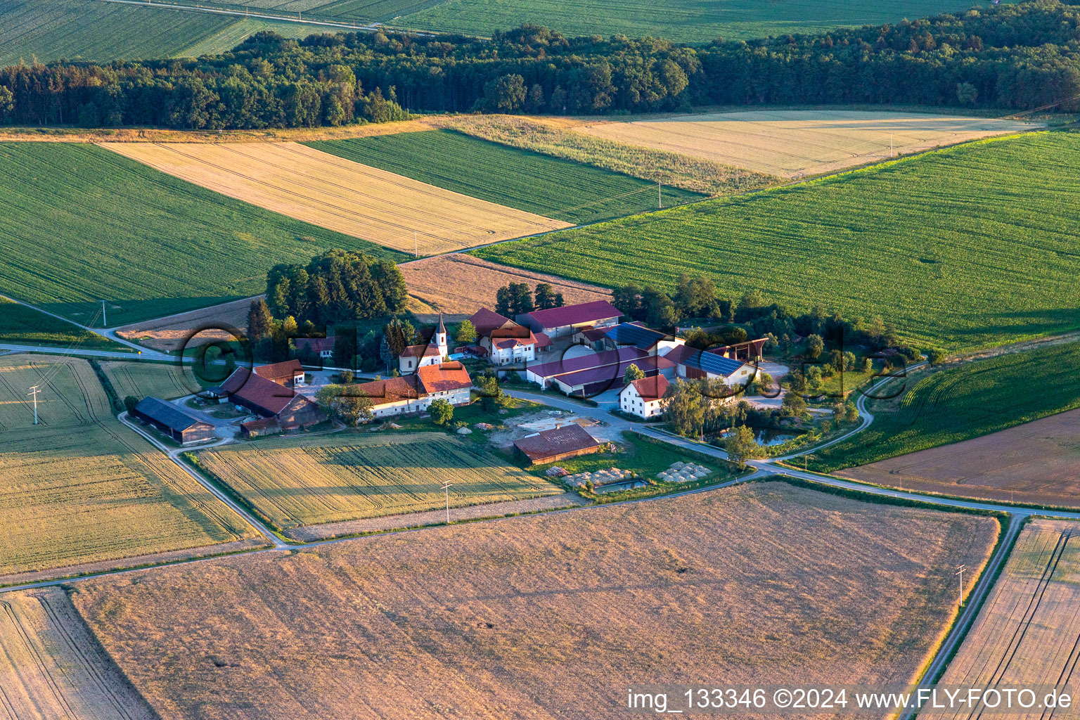 Vue aérienne de Quartier Wallkofen in Geiselhöring dans le département Bavière, Allemagne