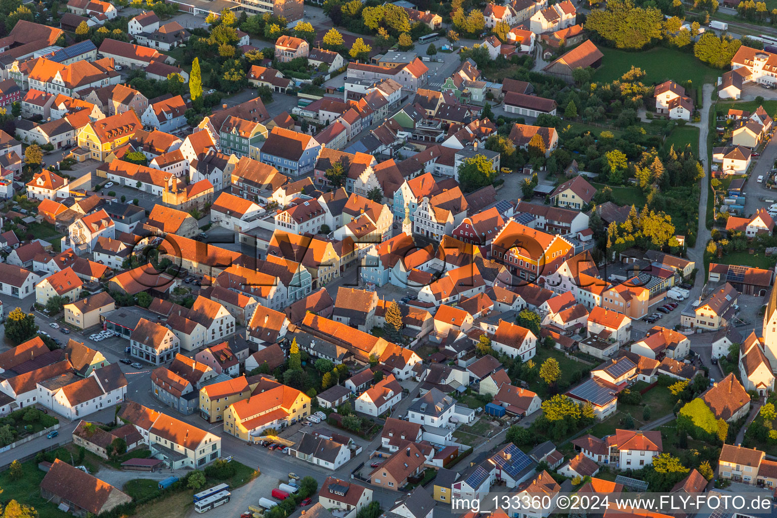 Vue aérienne de Place de la ville à Geiselhöring dans le département Bavière, Allemagne