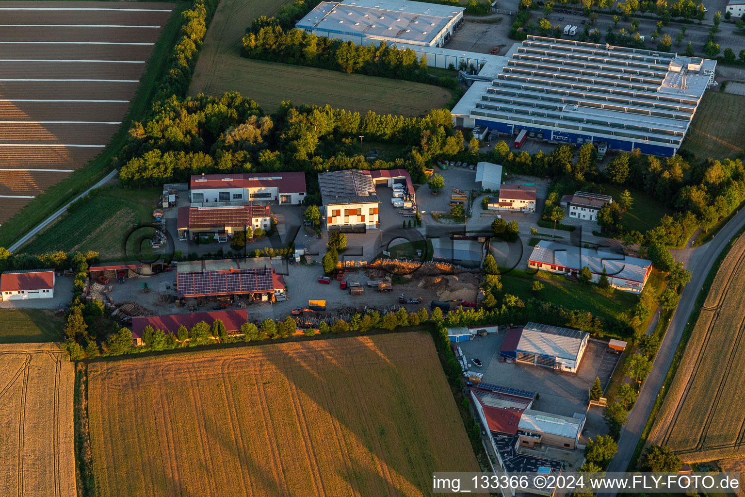 Vue aérienne de Zone industrielle de la Hadersbacher Straße à Geiselhöring dans le département Bavière, Allemagne