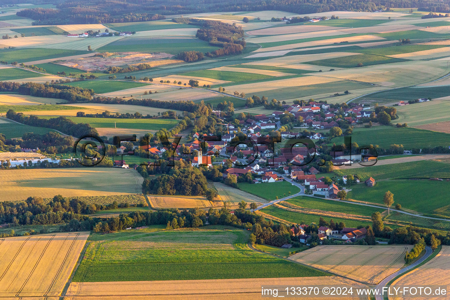 Vue aérienne de Quartier Hadersbach in Geiselhöring dans le département Bavière, Allemagne