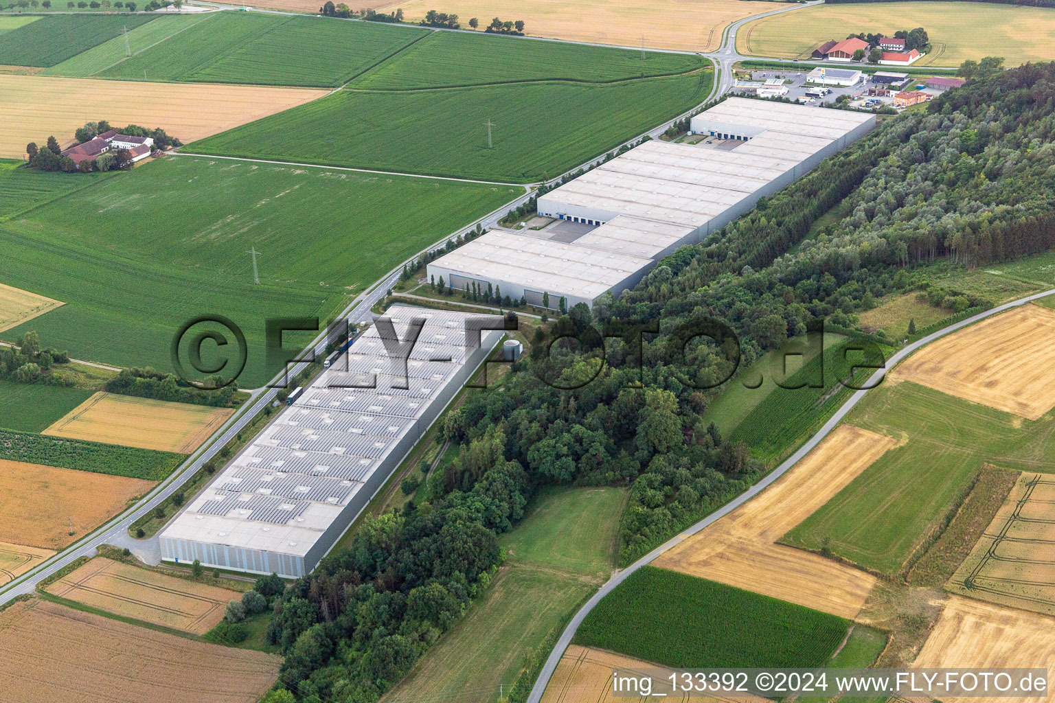 Vue aérienne de Centre logistique sur la Dingolfinger Straße à le quartier Unterhollerau in Moosthenning dans le département Bavière, Allemagne