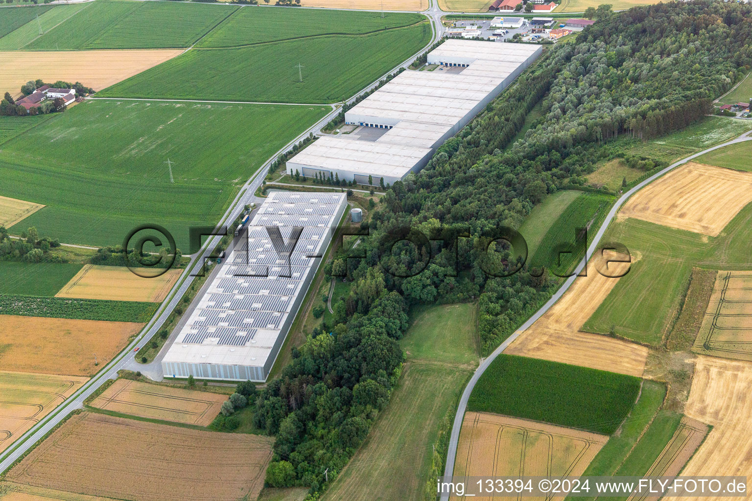 Vue aérienne de Centre logistique sur la Dingolfinger Straße à le quartier Unterhollerau in Moosthenning dans le département Bavière, Allemagne