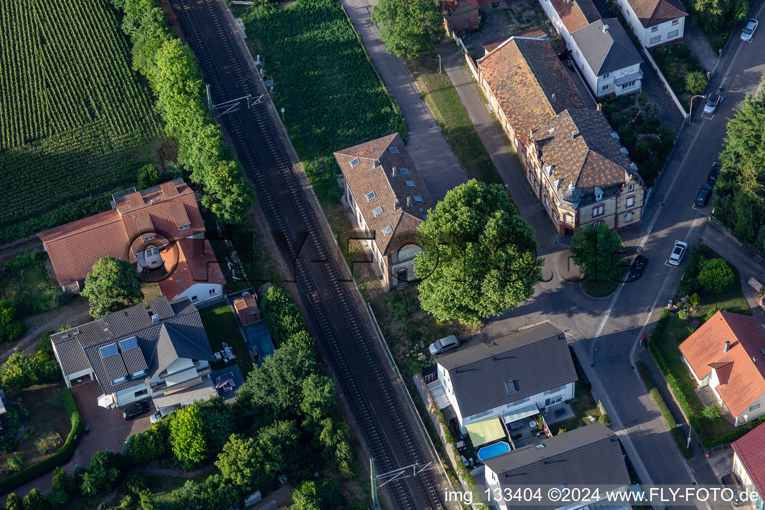 Vue aérienne de Ancienne gare à Rheinzabern dans le département Rhénanie-Palatinat, Allemagne