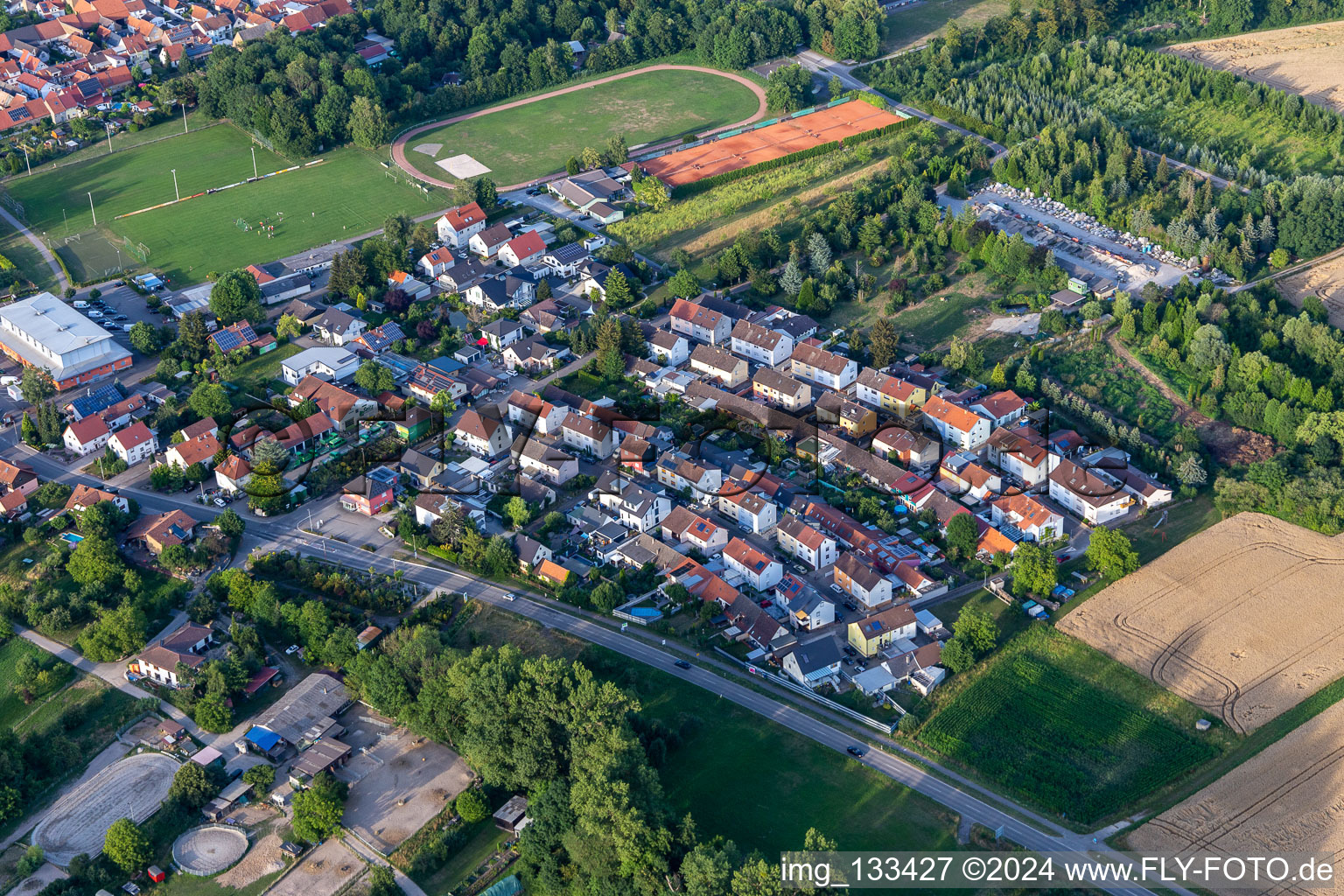 Vue aérienne de Lindenweg, Birchweg à le quartier Liedolsheim in Dettenheim dans le département Bade-Wurtemberg, Allemagne