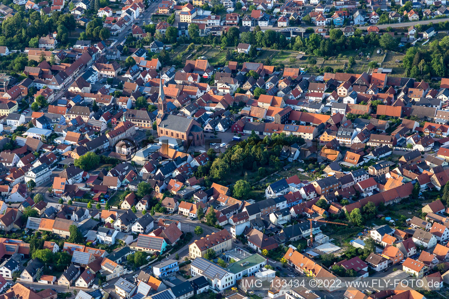 Vue aérienne de Église évangélique Graben-Neudorf à le quartier Graben in Graben-Neudorf dans le département Bade-Wurtemberg, Allemagne