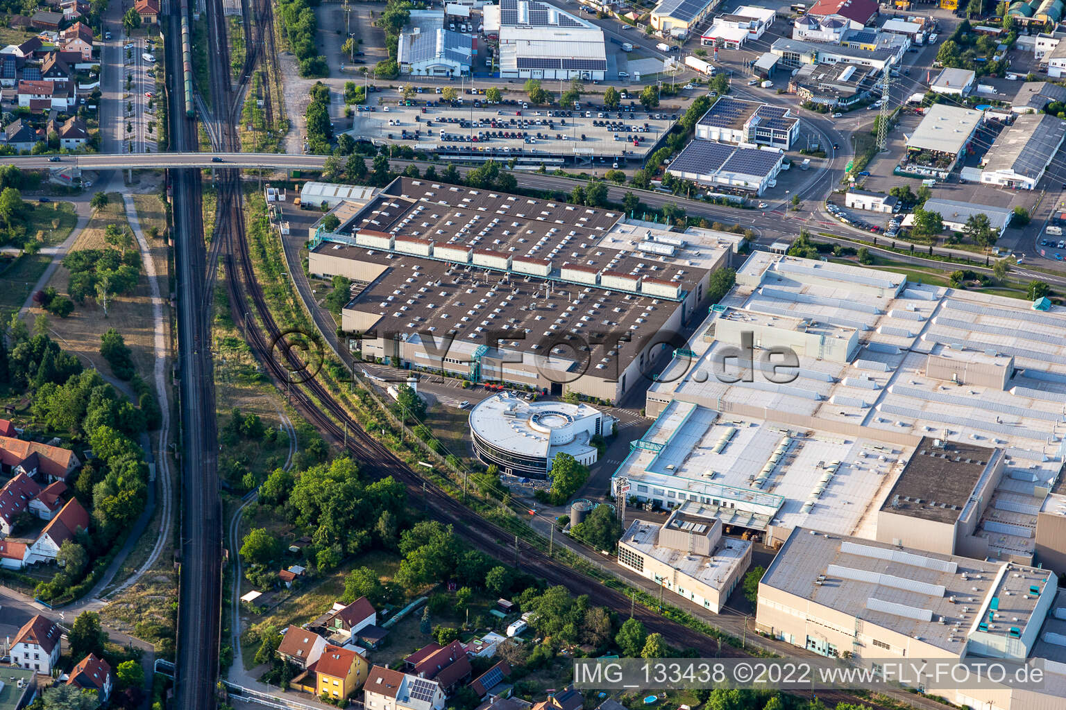 Photographie aérienne de SEW-EURODRIVE GmbH & Co KG – usine de fabrication et mécanique/mécatronique SCC à le quartier Graben in Graben-Neudorf dans le département Bade-Wurtemberg, Allemagne