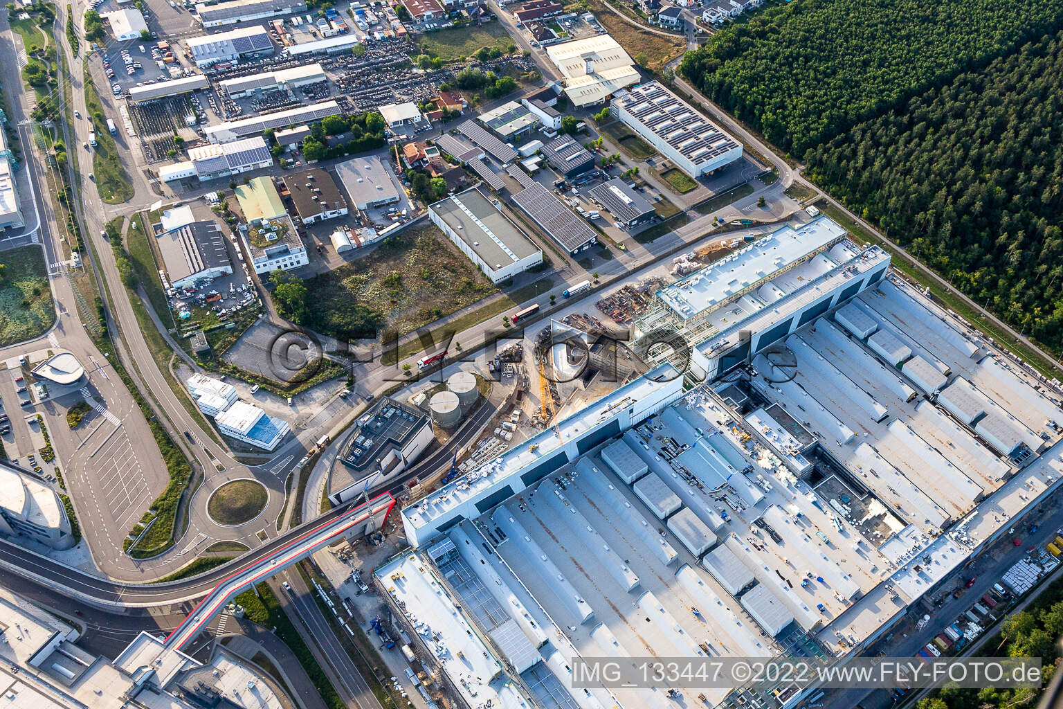 Vue aérienne de Nouveau bâtiment SEW-EURODRIVE GmbH & Co KG – usine de fabrication et mécanique/mécatronique SCC à le quartier Graben in Graben-Neudorf dans le département Bade-Wurtemberg, Allemagne