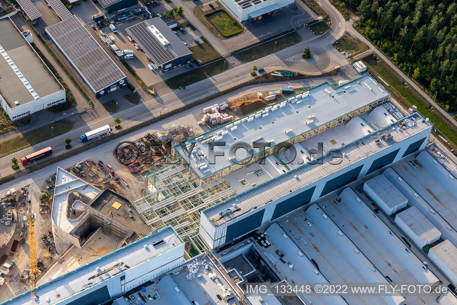 Vue aérienne de Nouveau bâtiment SEW-EURODRIVE GmbH & Co KG – usine de fabrication et mécanique/mécatronique SCC à le quartier Graben in Graben-Neudorf dans le département Bade-Wurtemberg, Allemagne