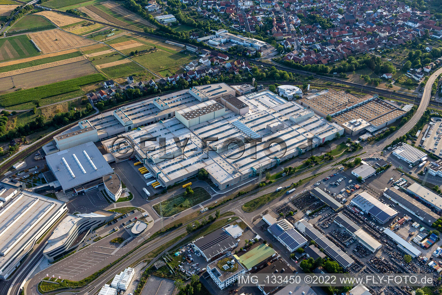 Image drone de SEW-EURODRIVE GmbH & Co KG – usine de fabrication et mécanique/mécatronique SCC à le quartier Graben in Graben-Neudorf dans le département Bade-Wurtemberg, Allemagne